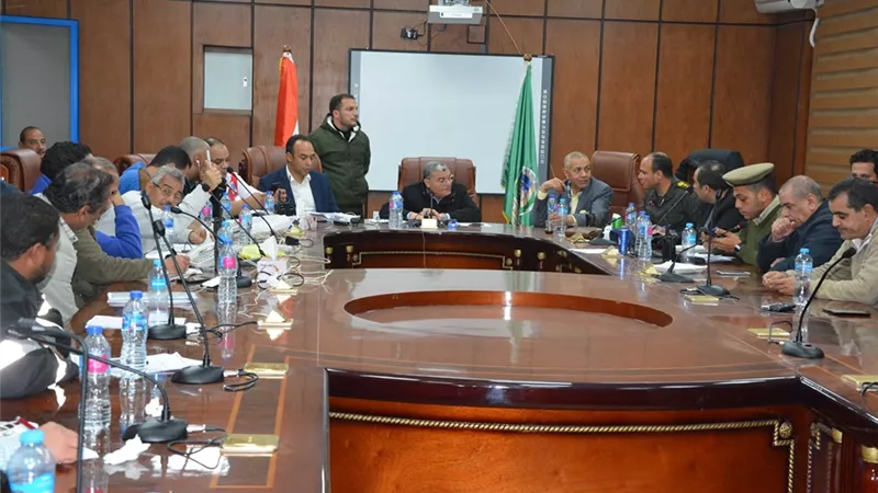وزير التنمية المحلية يشيد بجهود الجهاز التنفيذى بالمنيا