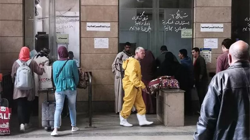 صحة أسيوط تشكل فرق لتطهير الأماكن الحيوية ضد كورونا بالصور