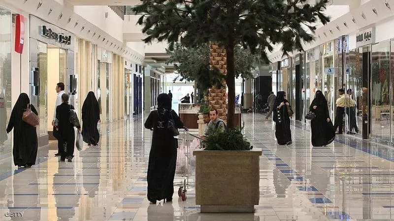 السعودية تغلق المجمعات التجارية