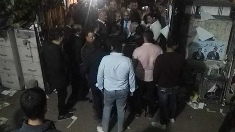 اشتباكات أمام مقر المحامين بسبب 