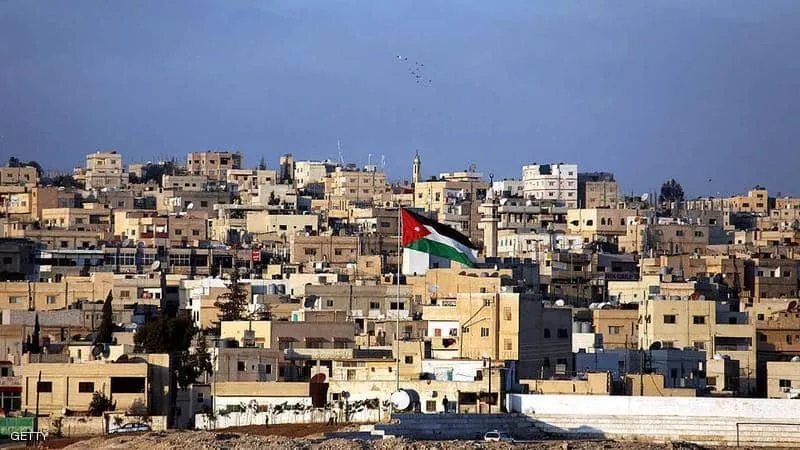 القبض على مصاب بكورونا بعد هروبه من المستشفى بالأردن