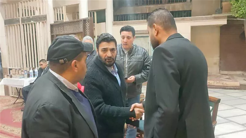 نقيب الممثلين وحميد الشاعرى فى عزاء الشاعر سامح العجمي.. صور