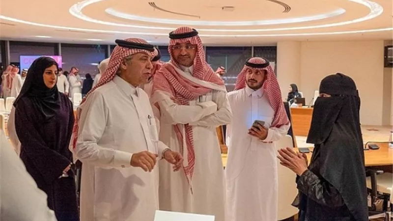 وزير الإعلام السعودي يوجّه بالرد على تساؤلات 