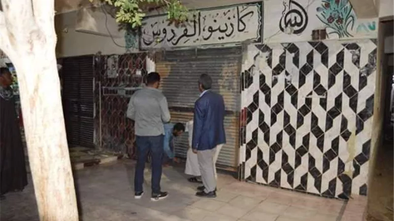 أهالى الوادى الجديد يستجيبون لغلق المقاهى ومراكز التجمعات .. صور