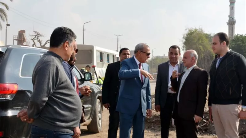 الهجان يتفقد شرق شبرا الخيمة ويتابع طريق شركات البترول
