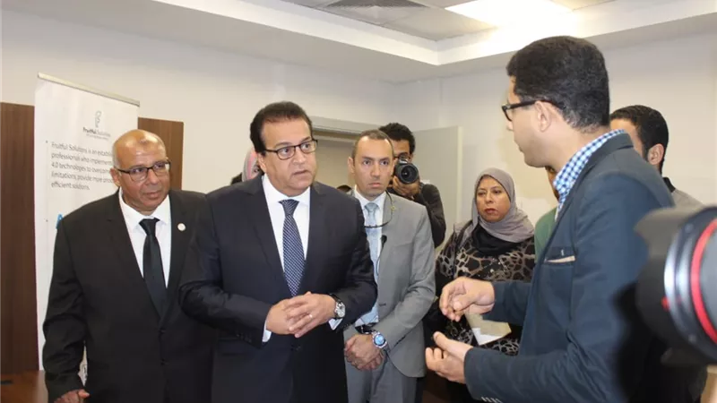 عبد الغفار يتفقد مدينة العلوم والتكنولوجيا لأبحاث وصناعة الإلكترونيات
