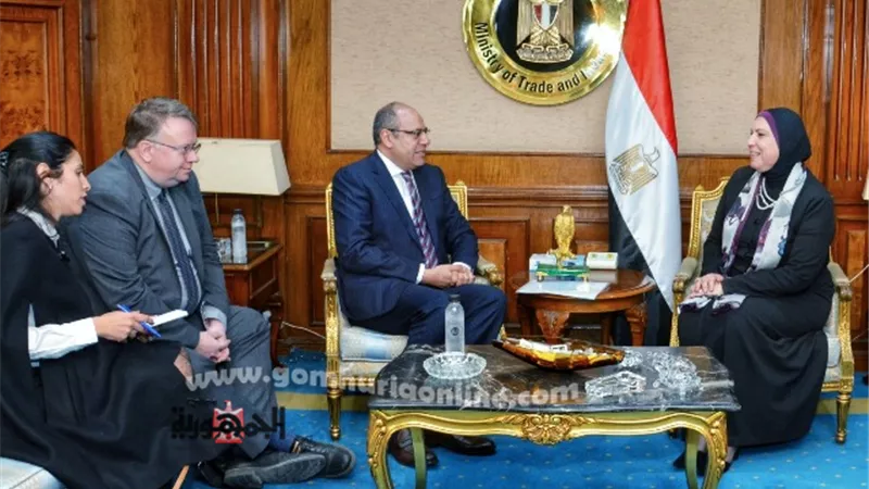 نيفين جامع: حريصون على انجاح برنامج العمل الافضل لجذب الاستثمارات وزيادة الصادرات الوطنية
