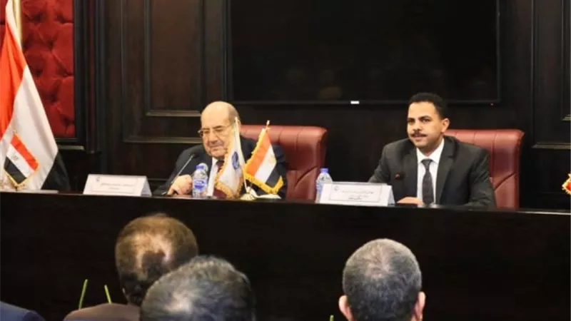 مستقبل وطن يواجه كورونا بالملصقات الطبية وأدوات الوقاية