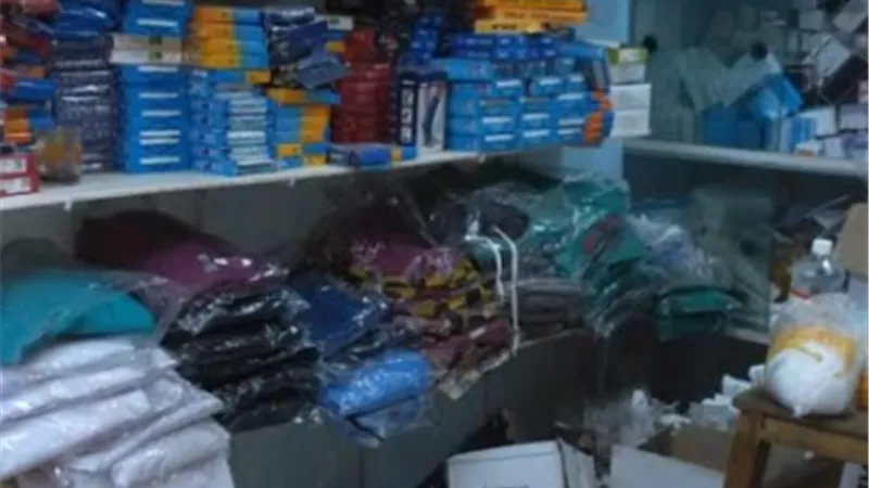 محافظ أسيوط: ضبط 18 ألف قفاز طبي و816 زجاجة كحول و6750 كمامة 