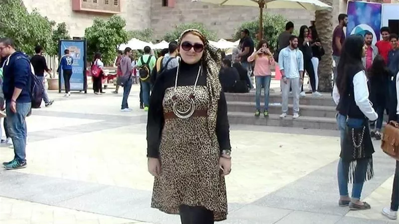 في يوم المرأة المصرية.. سارة بيصر قصة فتاة تدعم المرأة وتساعد اللاجئين