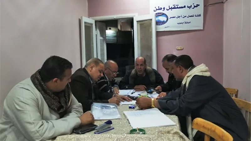 عنتر نجل شقيق البرلمانى على موسى يوقع لمستقبل وطن فى اسيوط بالصور