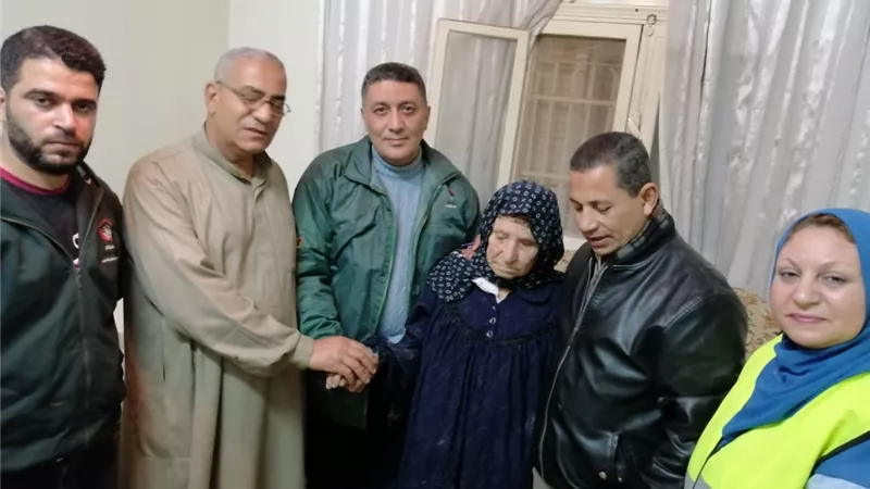 عجوز الشرقية ارملة ومبصرة وتعيش مع اسرتها