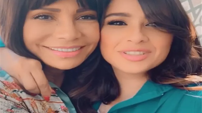 ياسمين عبد العزيز ترفع شعار 