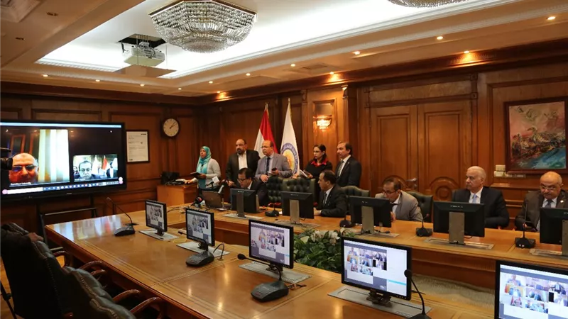 عبد الغفار يجتمع برؤساء الجامعات للاطمئنان على تطبيق 