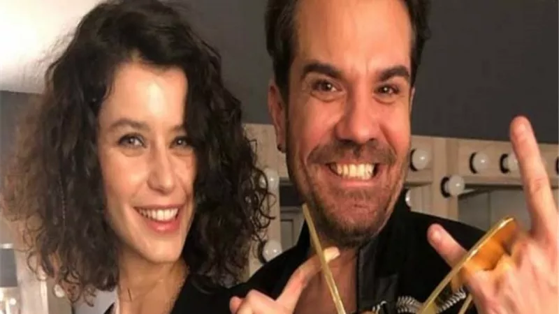 بعد رحلة بريطانيا.. بيرين سات وزوجها فى الحجر الصحي