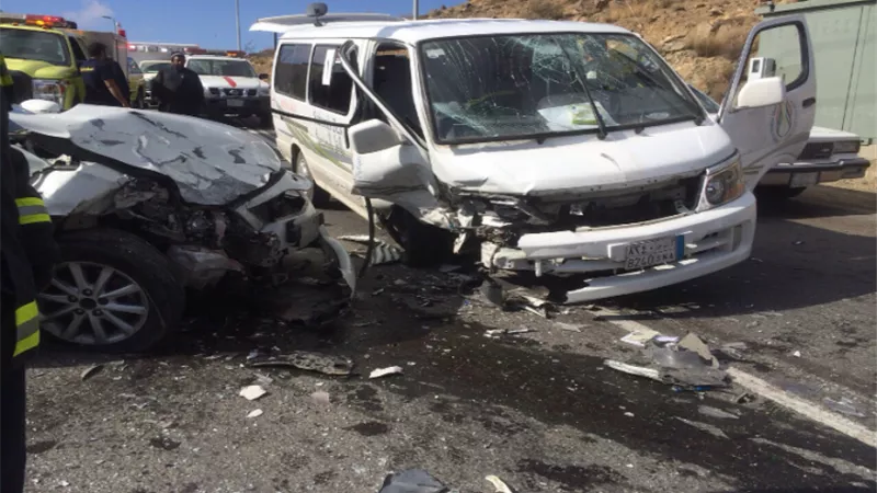 مصرع شخص واصابة 15آخرين في حادث تصادم بسوهاج
