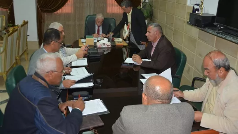 فودة يناقش مع المجموعة المالية بالمحافظة بنود الموازنه والتصديق علي انشاء كورنيش مدينه طور