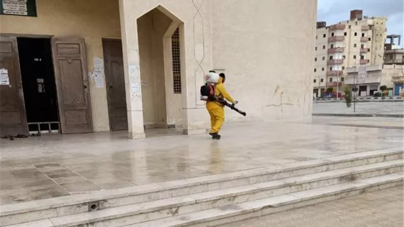 بالصور.. الزراعة تشارك في تطهير المنشآت والممتلكات العامة للوقاية من فيروس كورونا