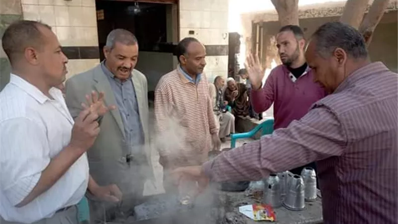 حملات مكثفة على المقاهى والمحال أسيوط لليوم الثانى.. صور