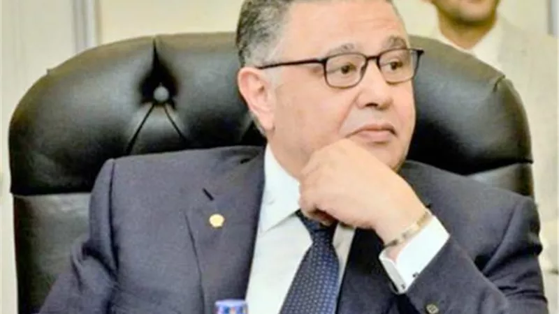 محافظ البحر الأحمر: السياح مش عايزه تروح.. وقاعدين يشربوا شيشة
