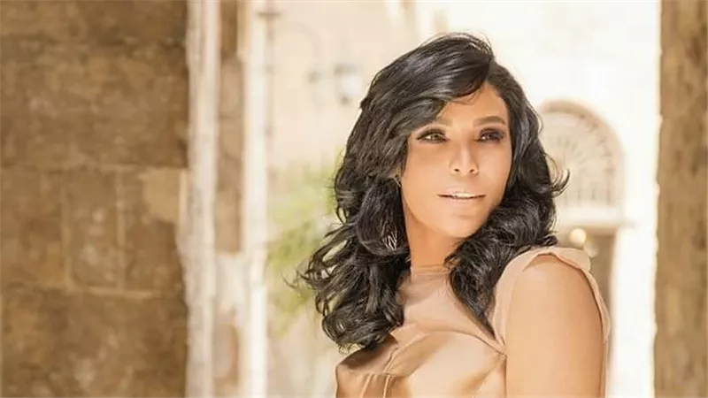 أمينة تستضيف النجوم في أغنيتها الجديدة 