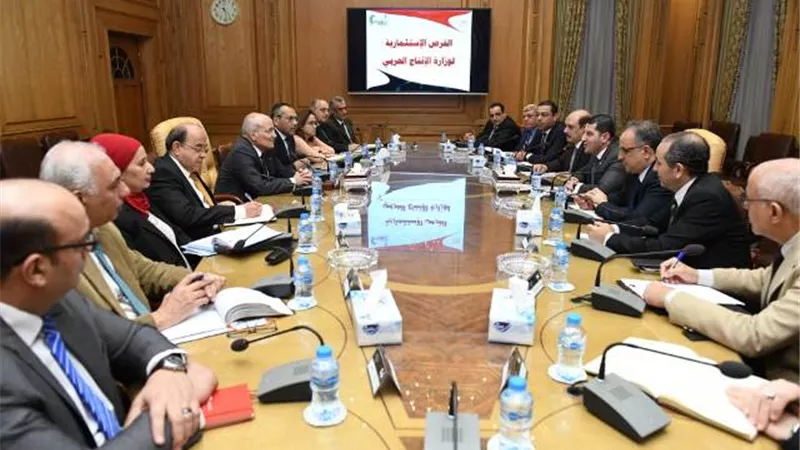 العصار يبحث مع رئيس هيئة الاستثمار الفرص الاستثمارية المتاحة