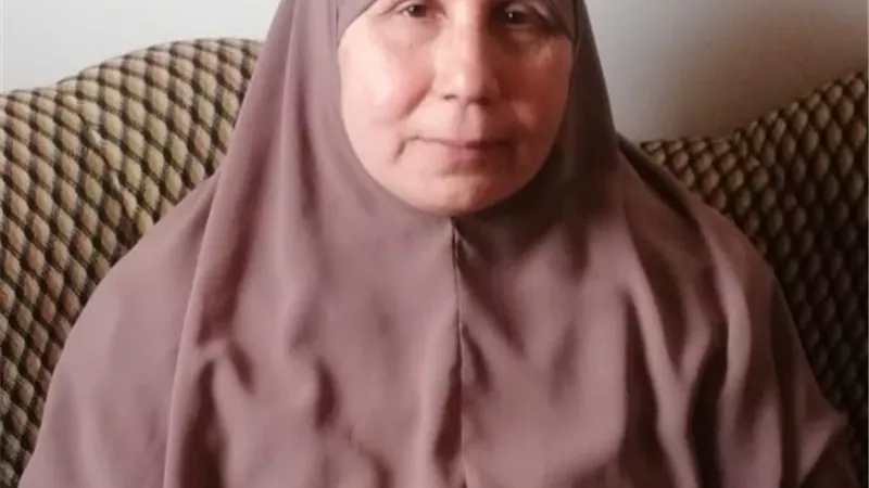 أم الشرقية المثالية ارملة منذ ٢٣ عاما وكافحت مع أطفالها الثلاثة حتي تبئوا مراكز مرموقة
