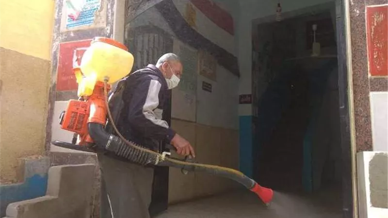 حملات تعقيم وتطهير وتنظيف لدواوين وشوارع الزقازيق والوحدات المحلية