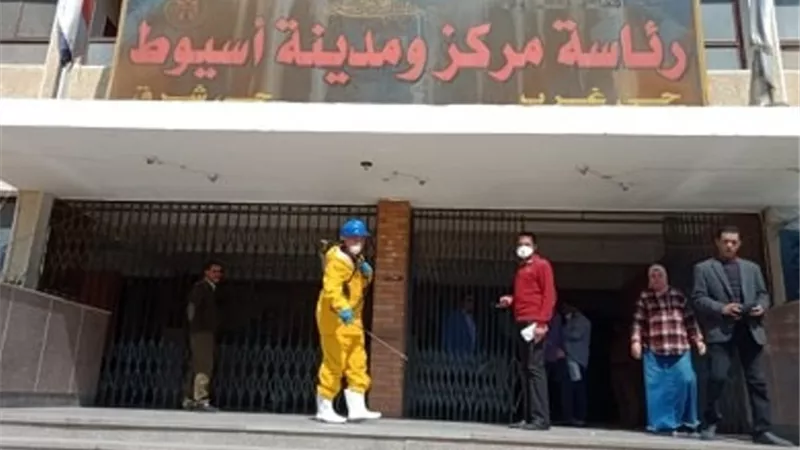 أسيوط: استمرار حملات التعقيم بـ 13 مركز وحي لمواجهة فيروس كورونا