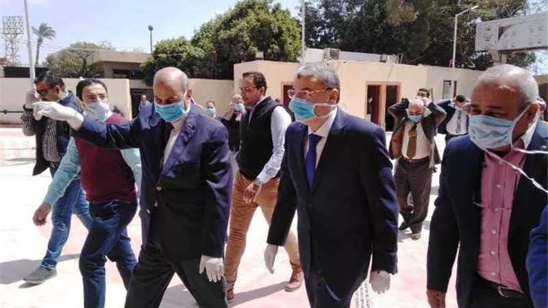 محافظ ورئيس جامعة المنيا يتفقدان المستشفيات الجامعية.صور