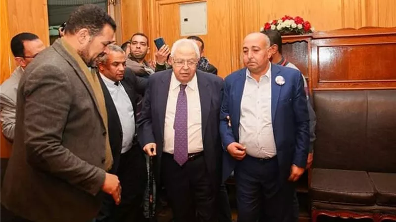 بالصور.. أول لحظات دخول نقيب المحامين الجديد مكتبه.. ويؤكد:4 ملفات نقابية سيخوضها المجلس سريعًا