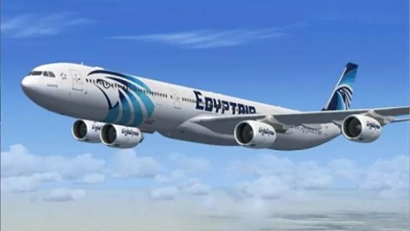 مصر للطيران تنظم رحلة لإعادة مصريين عالقين بالكويت