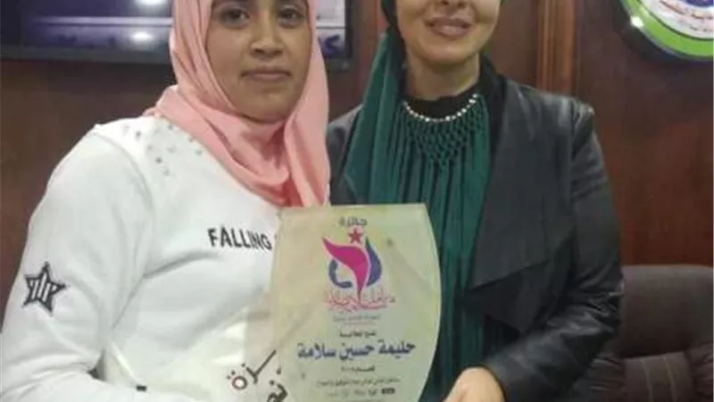 أمل نصرالله نموذج مشرف للمرأة السيناوية.نالت الدكتوراة و مثلت مصر دوليا وترعى جائزة للفتاة