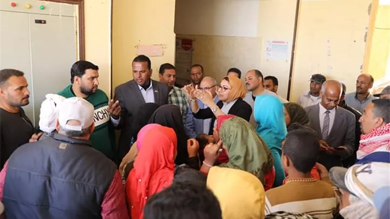 نائب المحافظ تطمئن على مستوى الخدمة العلاجية بالوحدات الصحية فى الوادى الجديد