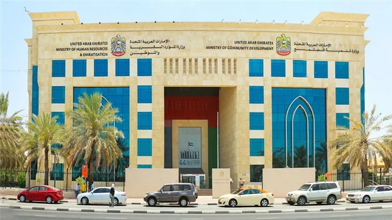 بدءاً من اليوم الإمارات تمنع دخول الأجانب وتعلق تصاريح العمل