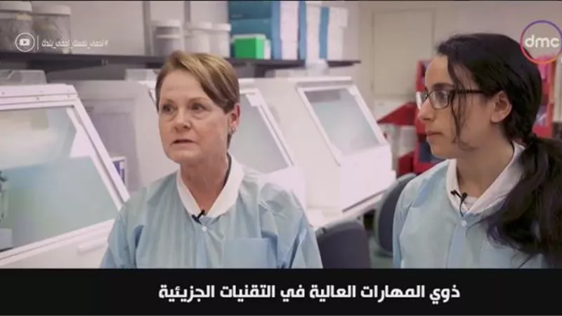 بالفيديو.. عالمة مصرية تحتفل مع فريق بحث امريكي لتطوير تحليل فيروس كورونا