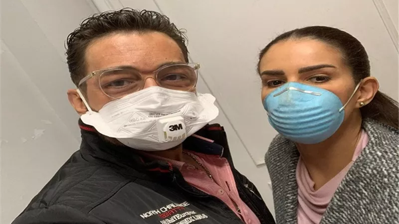 أحمد زاهر ودنيا عبد العزيز 