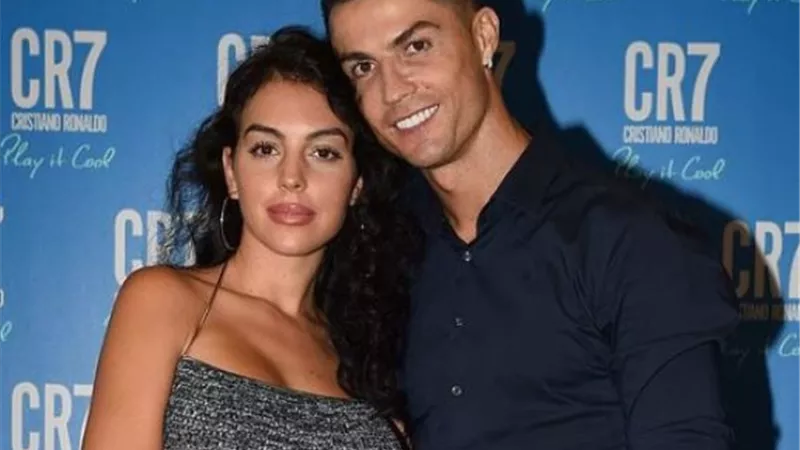 جورجينا تكشف حالة رونالدو بعد إصابة زميليه بكورونا