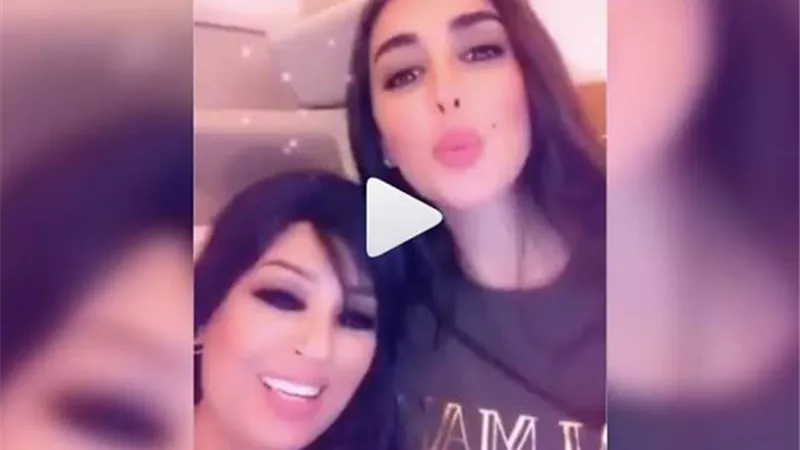 ياسمين صبرى وفيفى عبده يمازحان على متن طائرة ..فيديو