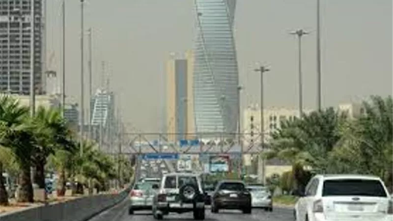 السعودية تعلن تعليق الرحلات الداخلية والمواصلات لـ 14 يوما