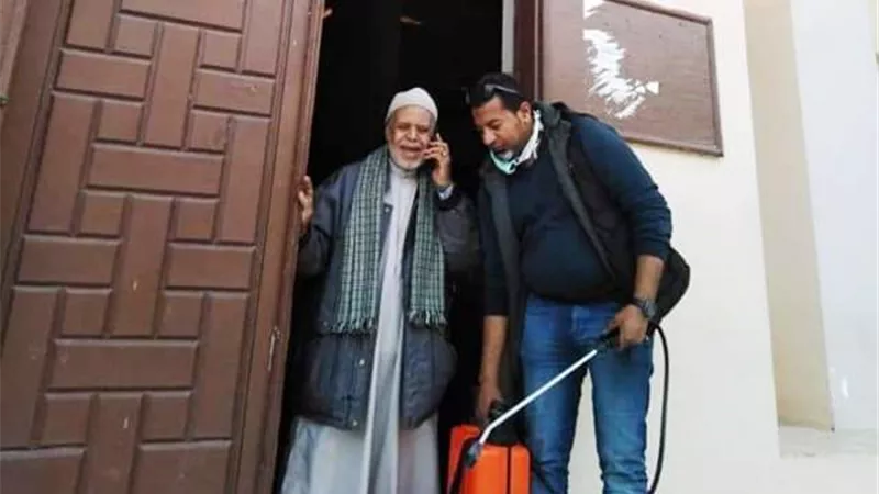 للقضاء على كورونا. مجلس أمناء 15 مايو يعقمون 46 مسجدا وكنيسة.صور