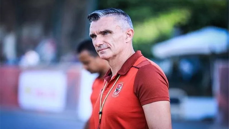 كارتيرون يوافق علي التجديد للزمالك