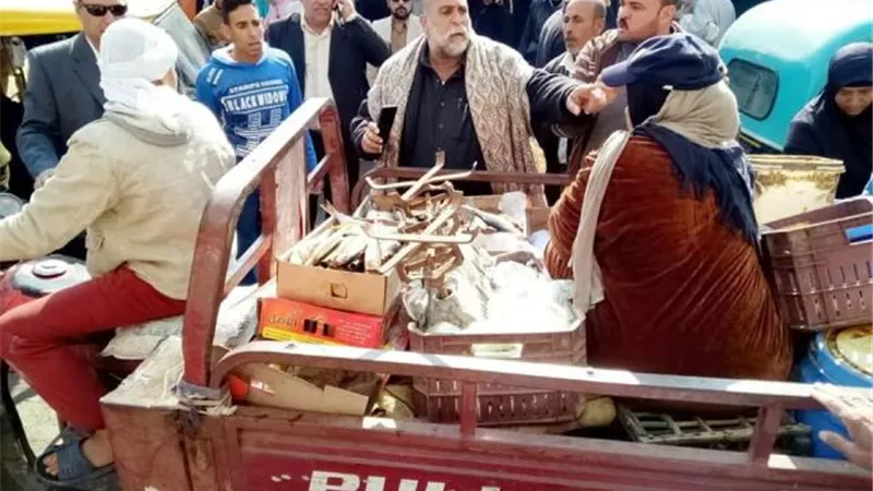محافظ كفرالشيخ يتابع تنفيذ قرار حظر الأسواق .صور
