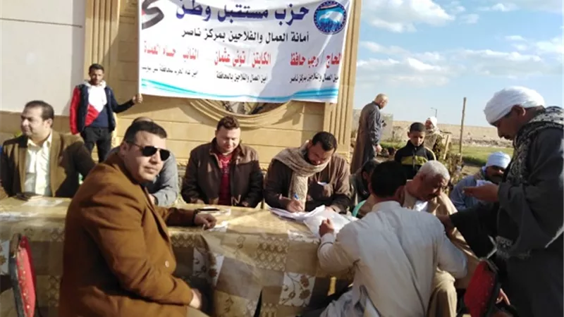 تسجيل ٢٠٠ فرد عماله غير منتظمه بناصر