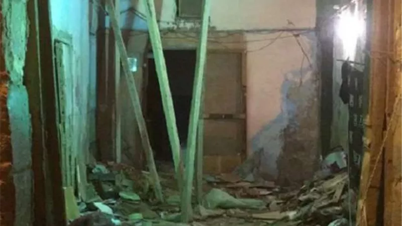 مصرع 3 أطفال وإصابة جدتهم في انهيار عقار بحلوان