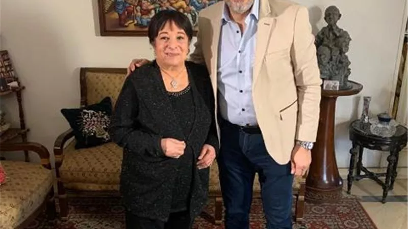 واحد من الناس يحتفل بعيد الام مع الفنانة سميرة عبد العزيز ..اليوم