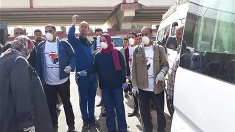 أمانة المرأة بحماة وطن أسيوط تشن حملة تطهير وتعقيم بالمواقف والمساجد