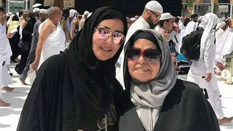 سمية الخشاب توجه رسالة معايدة لوالدتها فى عيد الام