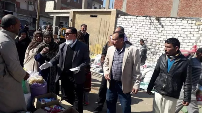 فض السوق الإسبوعي بأبوسلطان في الإسماعيلية .صور