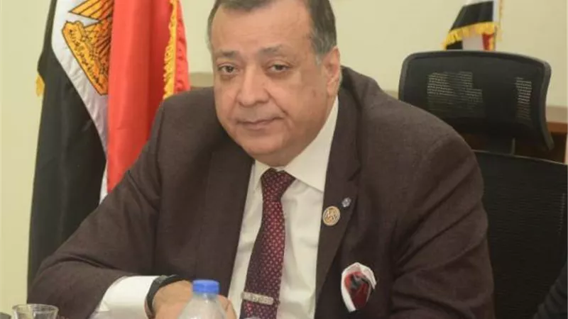 محمد سعد الدين: انخفاض أسعار البترول عالميا يخدم الموازنة المصرية